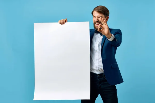 Geschäftsleute in Anzug weiß mocap Plakat Rabatt Werbung isoliert Hintergrund — Stockfoto