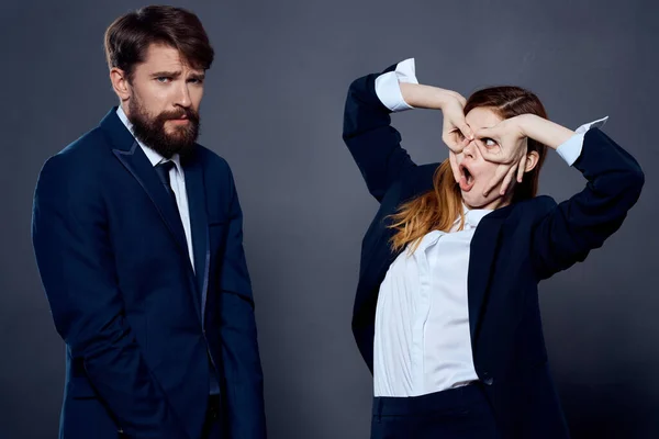 Homem Emocional Mulher Ternos Trabalho — Fotografia de Stock