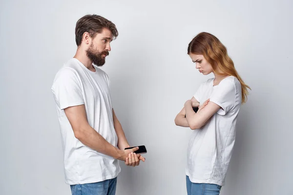 夫婦喧嘩嫉妬電話コミュニケーションスタジオライフスタイル — ストック写真