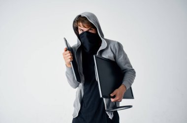 maskeli adam suçu anonimlik dikkat kar maskesi izole edilmiş arka plan