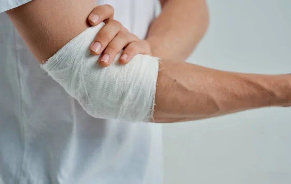 Paciente varón lesión de la mano tratamiento problemas de salud medicina hospitalaria —  Fotos de Stock