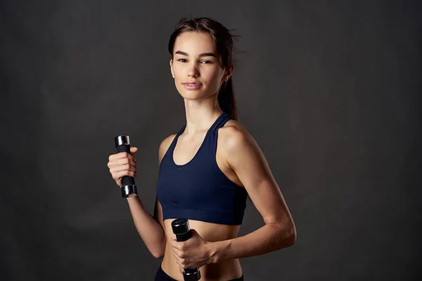 Mooie vrouw boksen workout oefeningen fitness poseren geïsoleerde achtergrond — Stockfoto