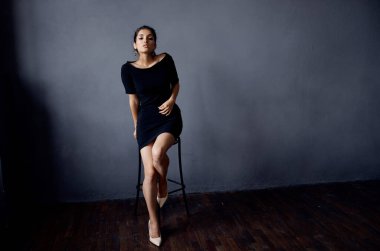 Güzel kadın model pozu çekici görünüş dekorasyon gülümseme yaşam tarzı stüdyosu