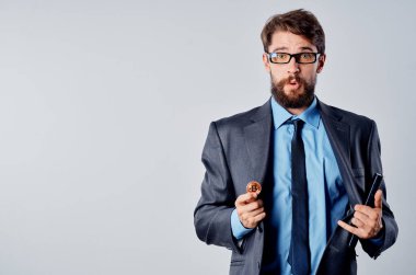 duygusal adam internet teknolojisi ticareti bitcoin madencilik ışık arka planı