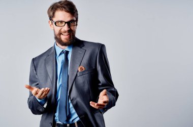 Sanal Para Stüdyosu yetkilisinin elinde duygusal adam şifrelemesi.