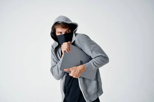Férfi tolvaj kapucnis fej hacker technológia biztonság Életmód — Stock Fotó