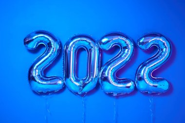 Yukarıdaki balonlardan Mutlu Yıllar Tek Renkli Şenlikler