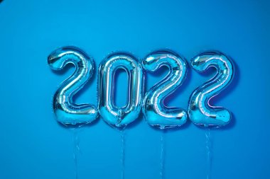 Renkli toplar Yeni Yıl 2022 Dekoratif tasarım elementleri tek renkli çekim