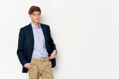 Takım elbiseli iş adamı. Kendine güvenen profesyonel.