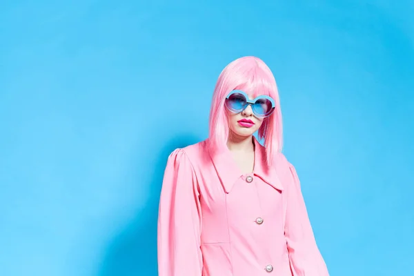 Glamorous woman in pink dress wig bright makeup — ストック写真