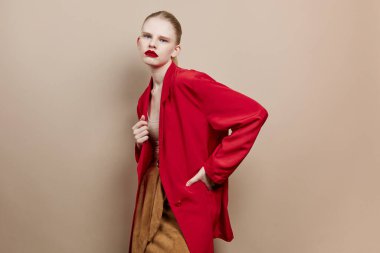 Çekici kadın kozmetik kırmızı dudak Moda stüdyosu modeli değişmemiş