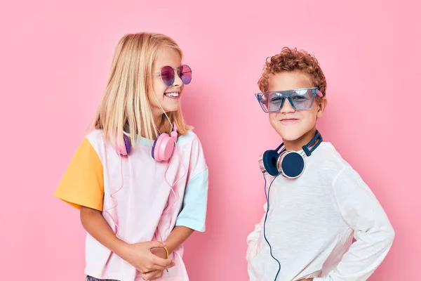 Trendy boy and girl blonde hair fashionable glasses casual kids fashion — Zdjęcie stockowe