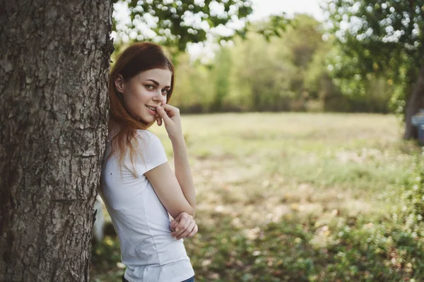 Happy woman resting in nature in the field summer vacation trees grass — Stockfoto