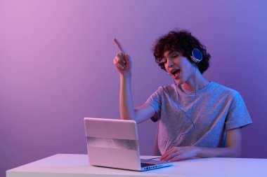 guy online games positive fun Internet violet background