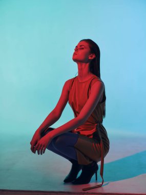 çekici kadın makyajı moda arkaplanı pozu