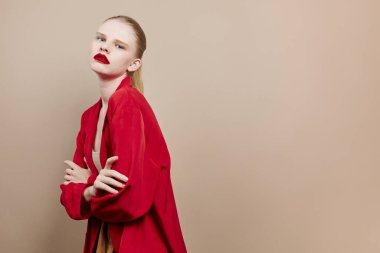 Güzel kadın kozmetik kırmızı dudak Moda stüdyosu modeli değiştirilmemiş