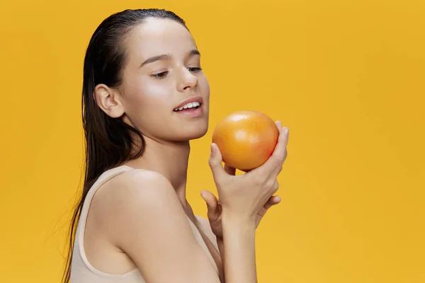Woman eating grapefruit in hands smile vitamins diet close-up Lifestyle — Stock Photo, Image
