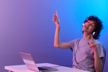 oyuncu çevrimiçi oyunları pozitif eğlenceli İnternet menekşe arkaplanı