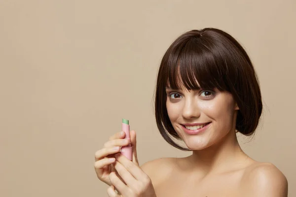 Schöne Frau Lächeln Lippen Make-up Charme Kurzhaarschnitt Nahaufnahme Lifestyle — Stockfoto