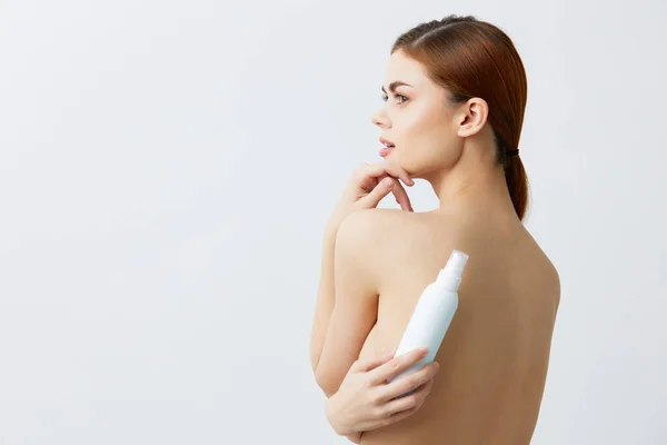 Kvinna kropp lotion föryngring kosmetika isolerad bakgrund — Stockfoto