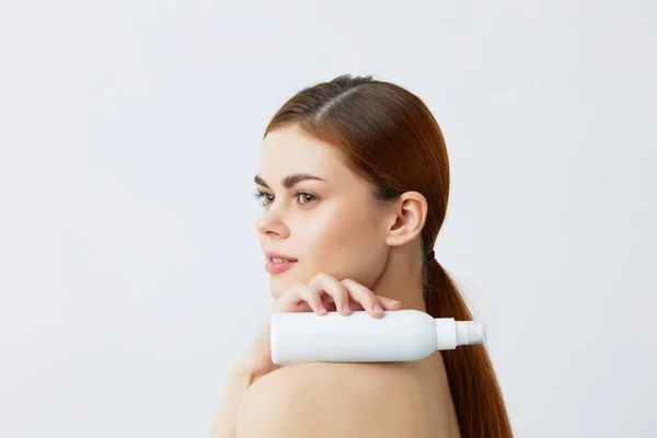 Donna lozione vaso pulito cura della salute della pelle isolato sfondo — Foto Stock