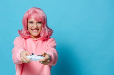 Portre kadın oyun oynuyor joystick eğlence yaşam tarzı moda