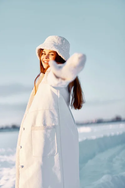 Mujer Bonita Ropa Invierno Viajando Foto Alta Calidad —  Fotos de Stock