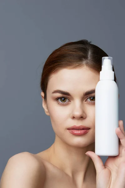 Mulher corpo loção rejuvenescimento cosméticos close-up Estilo de vida — Fotografia de Stock