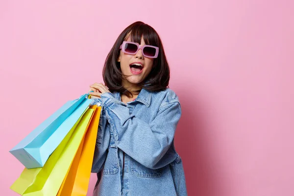 Retrato mulher compras na loja divertido entretenimento corte vista — Fotografia de Stock