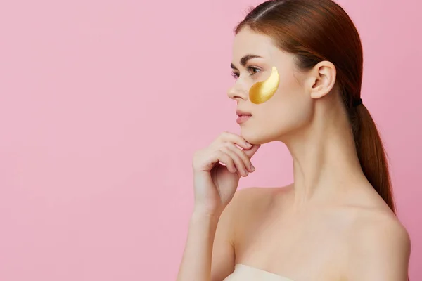 Potret wanita perawatan wajah wajah wajah lugu kebersihan bahu close-up Gaya hidup — Stok Foto