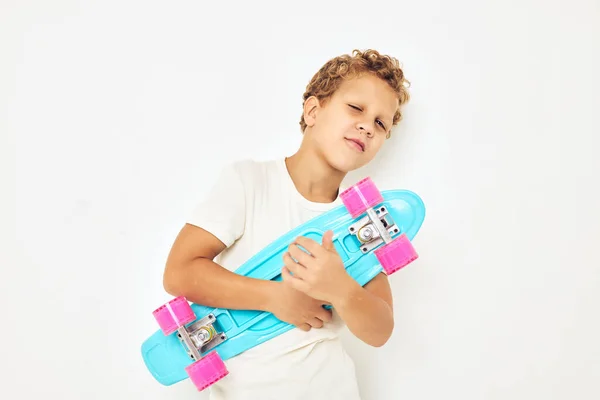 Kleine jongen casual straat stijl levensstijl kindertijd — Stockfoto
