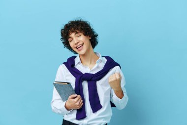 Öğrenci eğitimli, el hareketleriyle izole edilmiş bir geçmiş.