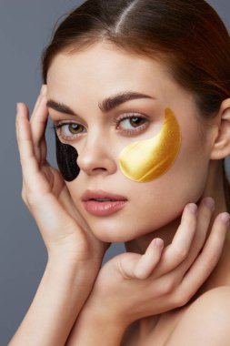 Güzel kadın cilt bakımı yüz yamaları çıplak omuzlar pürüzsüz yakın çekim yaşam tarzı