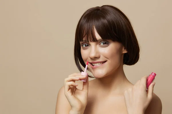 Frau Lächeln Lippen Make-up Charme Kurzhaarschnitt abgeschnitten Ansicht — Stockfoto