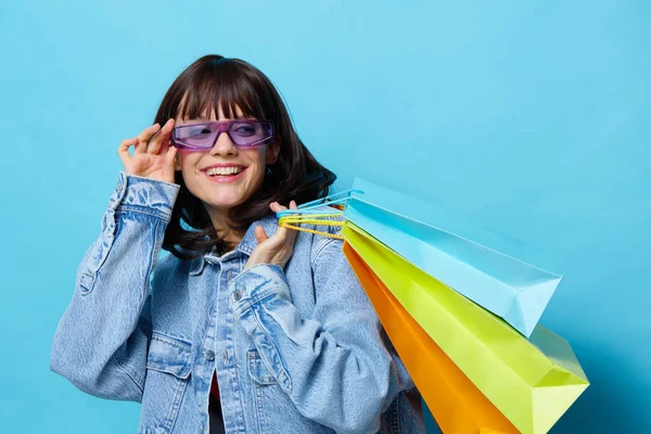 Retrato mulher compras na loja divertido entretenimento corte vista — Fotografia de Stock