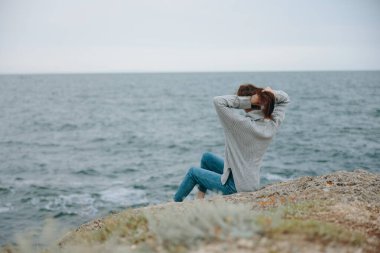 Uzun saçlı bir kadın. Yüksek kalite fotoğraf