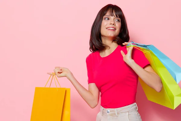 Retrato mujer compras emociones posando alegría aislado fondo —  Fotos de Stock