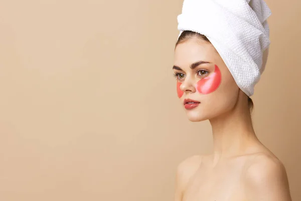 Mujer joven parches rejuvenecimiento cuidado de la piel diversión close-up Lifestyle — Foto de Stock