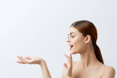 Portre kadın temiz cilt bakımı pozu çekici yakın çekim yaşam tarzı bakın