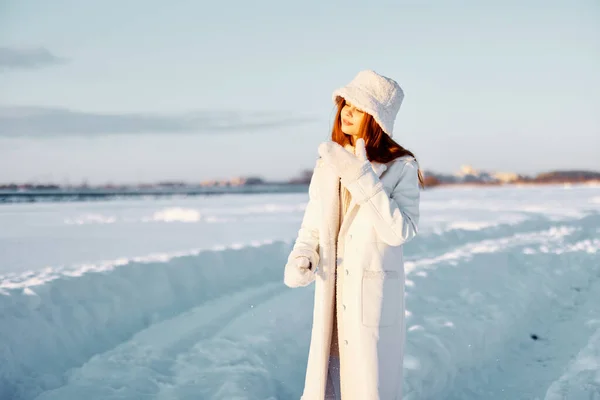 Pretty woman smile Winter mood walk white coat Lifestyle — Stock Photo, Image