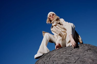 Turist sonbahar stili dağlara seyahat Orman doğa yaşam tarzı