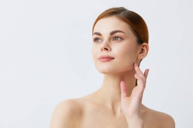 Kadın yakın çekim yaşam tarzı pozu veriyor. Yüksek kalite fotoğraf