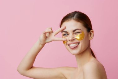 Yamalı güzel bir kadın. 