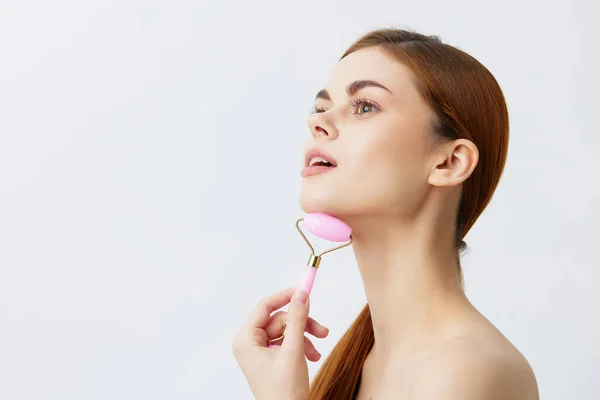 Beautiful Woman Jade Face Massager Isolated Background High Quality Photo — Stock Photo, Image