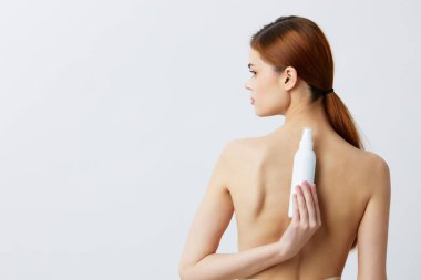 Portre kadın losyonu kavanozu temiz cilt sağlığı hizmetleri yakın çekim yaşam tarzı