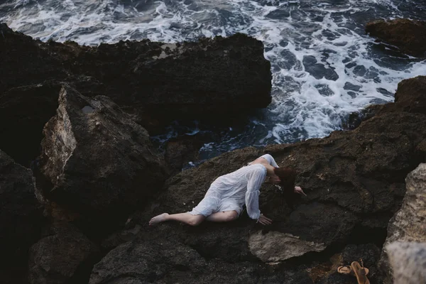 Barefoot Woman White Dress Lying Stone High Quality Photo — Stock Photo, Image