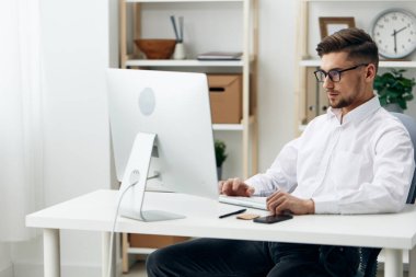 İş adamları bilgisayar işi İnternet resmi özgüven teknolojileri