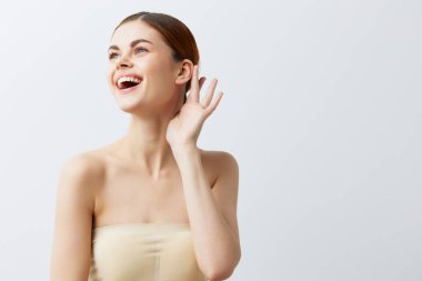 Portre kadını yakın çekim yaşam tarzı pozu veriyor. Yüksek kalite fotoğraf