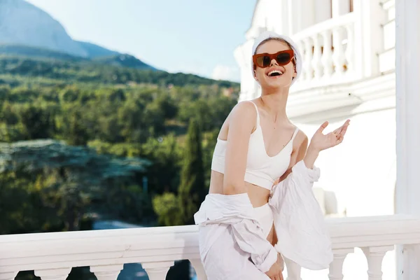 Sensual Hermosa Mujer Disfrutando Terraza Del Hotel Día Soleado Sin — Foto de Stock