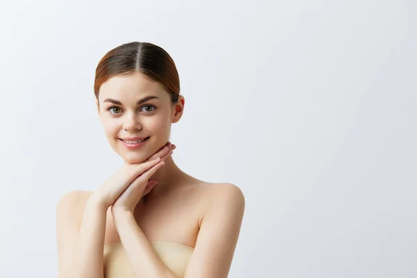 Porträt Frau posiert saubere Hautpflege attraktiv aussehen isoliert Hintergrund — Stockfoto